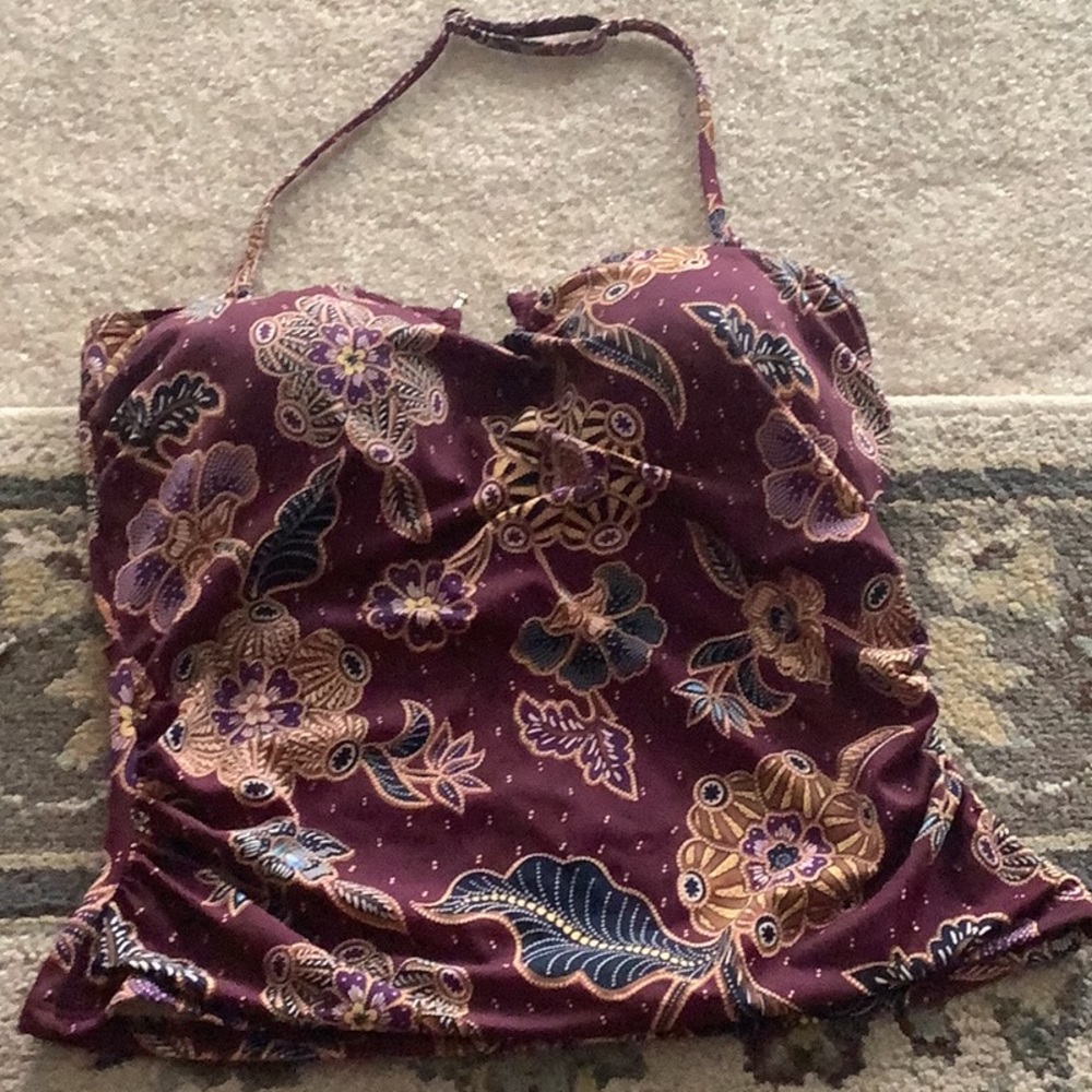 Newport news tankini top wine color with flowers. This has underwires si…